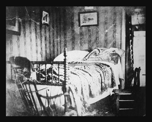 BeschlossDC's tweet image. Lincoln died in this bed at 7:22 this morning 1865 after being taken across street from Ford’s Theatre to Petersen House, Washington DC: