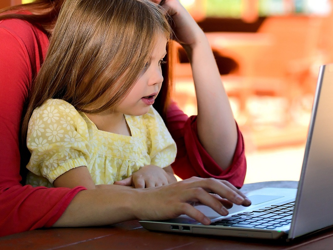 MadridNuevoN's tweet photo. Canales de #vídeo, #juegos educativos, plataformas de administración de tareas y #apps para dar clases #online son algunas de las herramientas que permiten a los niños seguir con su vida estos días… y también a los padres 😉➡ https://t.co/JTNhOIa7gj https://t.co/fhi7IzYPQr