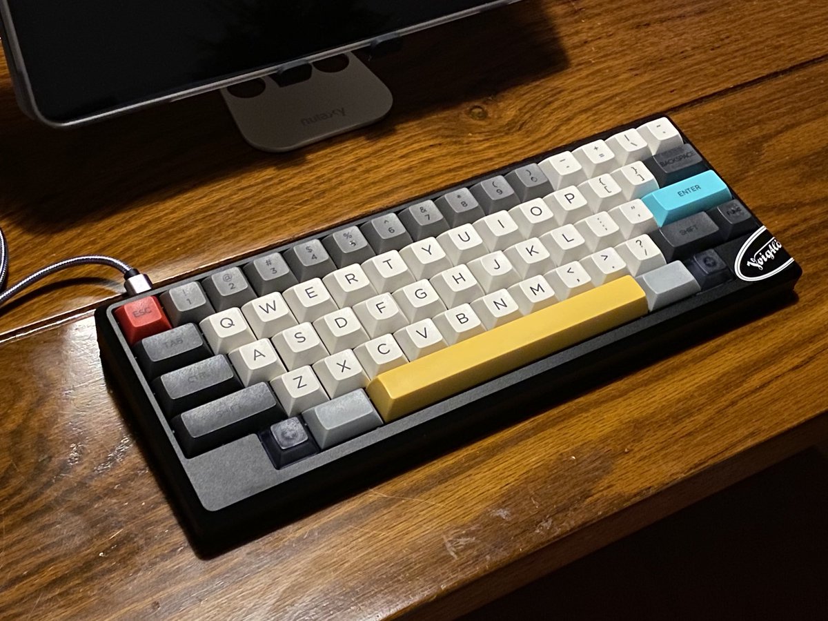 ტი Hი No Twitter Tokyo60 いい感じに仕上がった スイッチをoutemu Silent Forestにしてルブったのでかなり静か ケース内に鉛シートも貼ったのでさらに静音化 Mechanicalkeyboard 自作 キーボード Tokyo60 T Co Wutjhkao0u