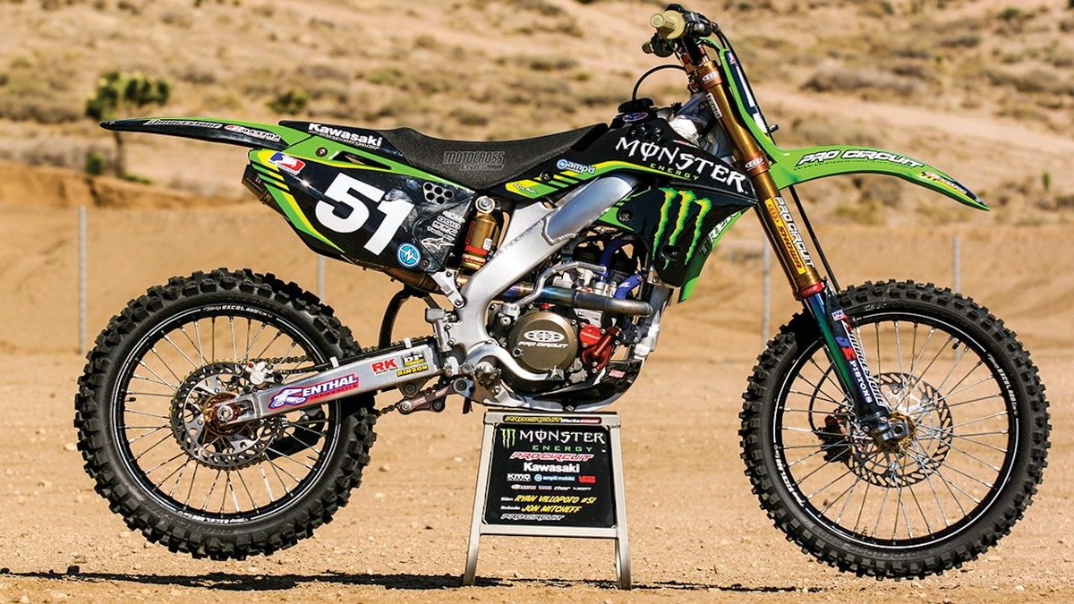MotocrossNews's tweet photo. MXA RETRO TEST: WE RIDE RYAN VILLOPOTO’S TITLE-WINNING 2007 PRO CIRCUIT KX250F https://t.co/Z3dJnyuJHk https://t.co/CrzunckQJO
