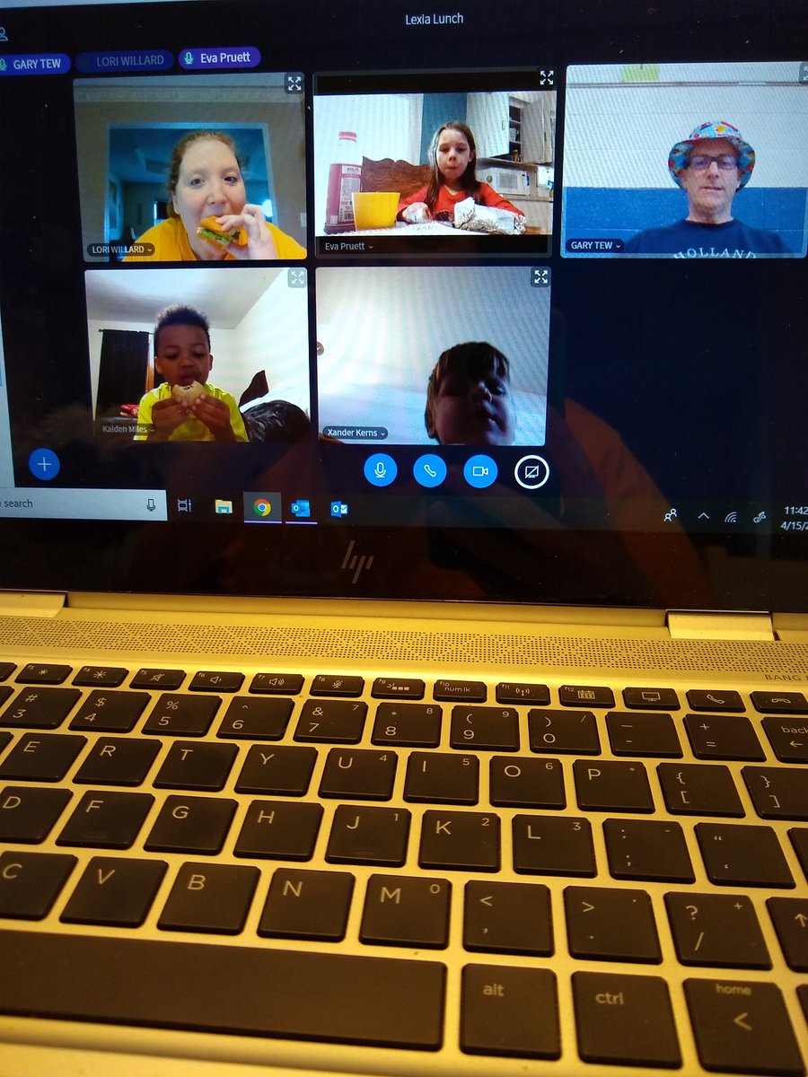 kindertrender's tweet photo. Continuing our Lexia Lunch tradition online! When you pass a level in Lexia, you get to eat lunch with me! #SPSatHome @officialSPS @Holland_SPS https://t.co/uqcfmfvkeE