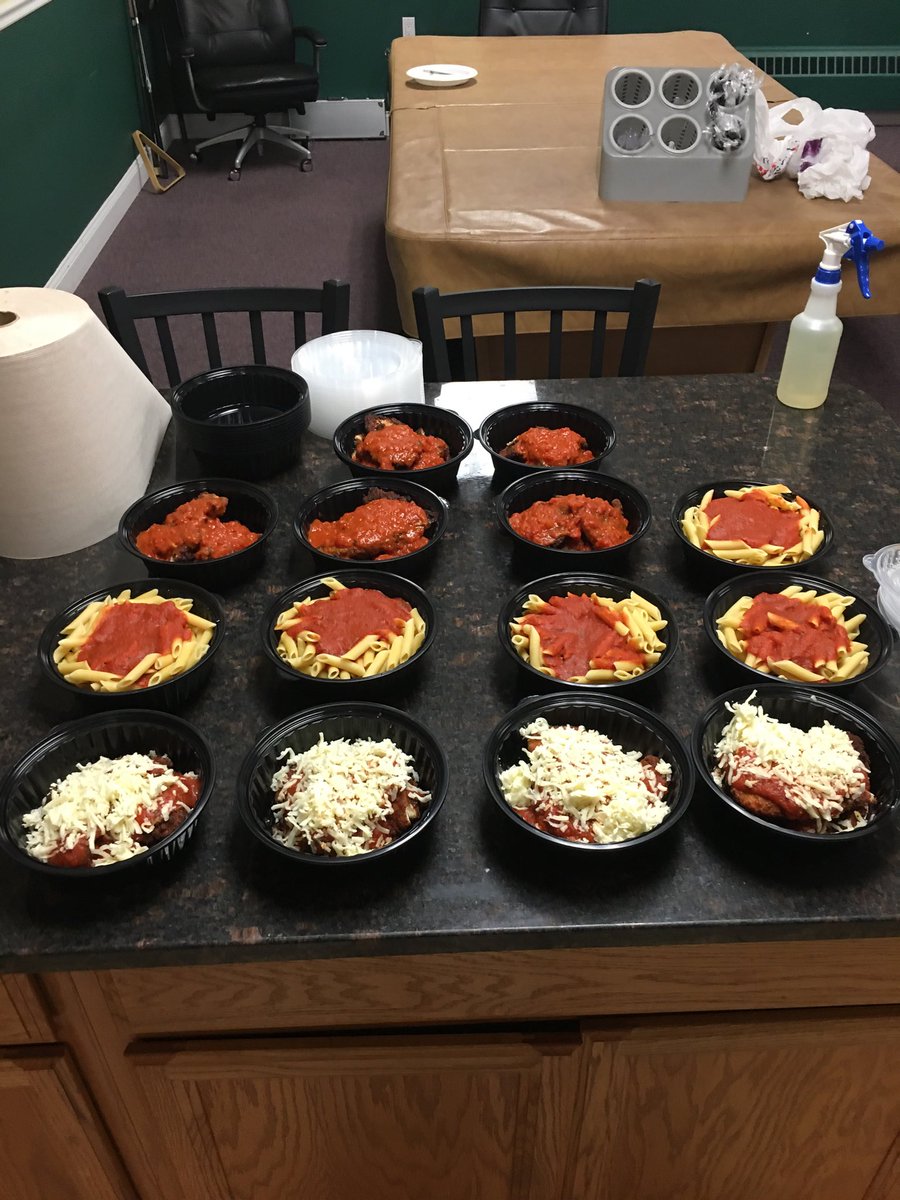 crlongstreet2's tweet photo. Cooking dinners to take home for First Responders https://t.co/nJNFPGQXWk