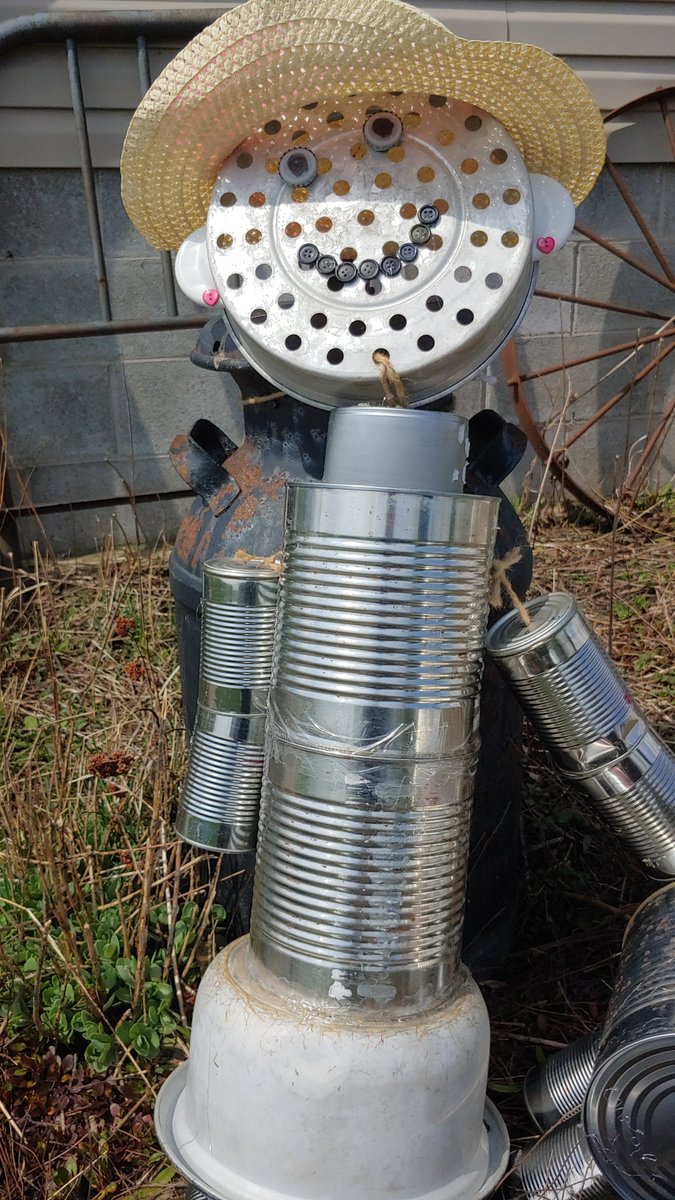 RCSMediaCenter's tweet photo. Check out this Maker project that was sent from one of our 7th grade students! A perfect project for Earth Day next week! Reduce, Recycle, Reuse! #rcsallin https://t.co/RizEa7rzyx