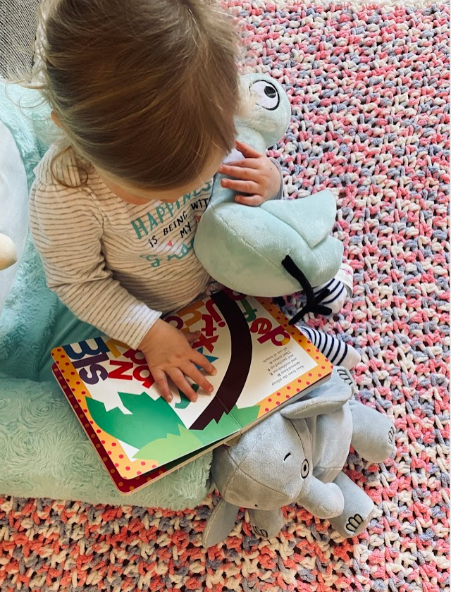 PrincipalArthur's tweet photo. Here are some more pictures of Read to Your Pet Day! Keep sending them @MiddletonElem! #MESVirtualWeek #MustangVirtualWeek https://t.co/PzQRS7R4O4