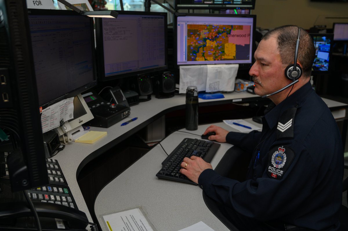This week is #NationalPublicSafetyTelecommunicatorsWeek. A huge thank you to all of those at EPS who help connect citizens with life-saving services. Your hard work and dedication is greatly appreciated. #yeg