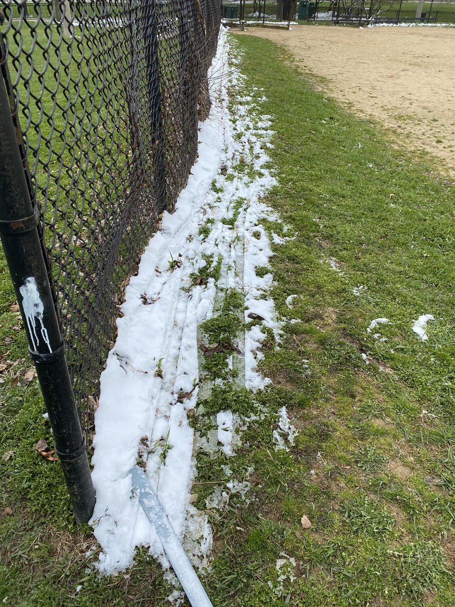 micki_t's tweet photo. This is just the saddest goddamn thing I’ve ever seen. Woke up, snow!!!!❄️❄️❄️covered! Gone by the time I got dressed- 1 hour. #TheTracksOfMyTears https://t.co/HCjYYtd4f1