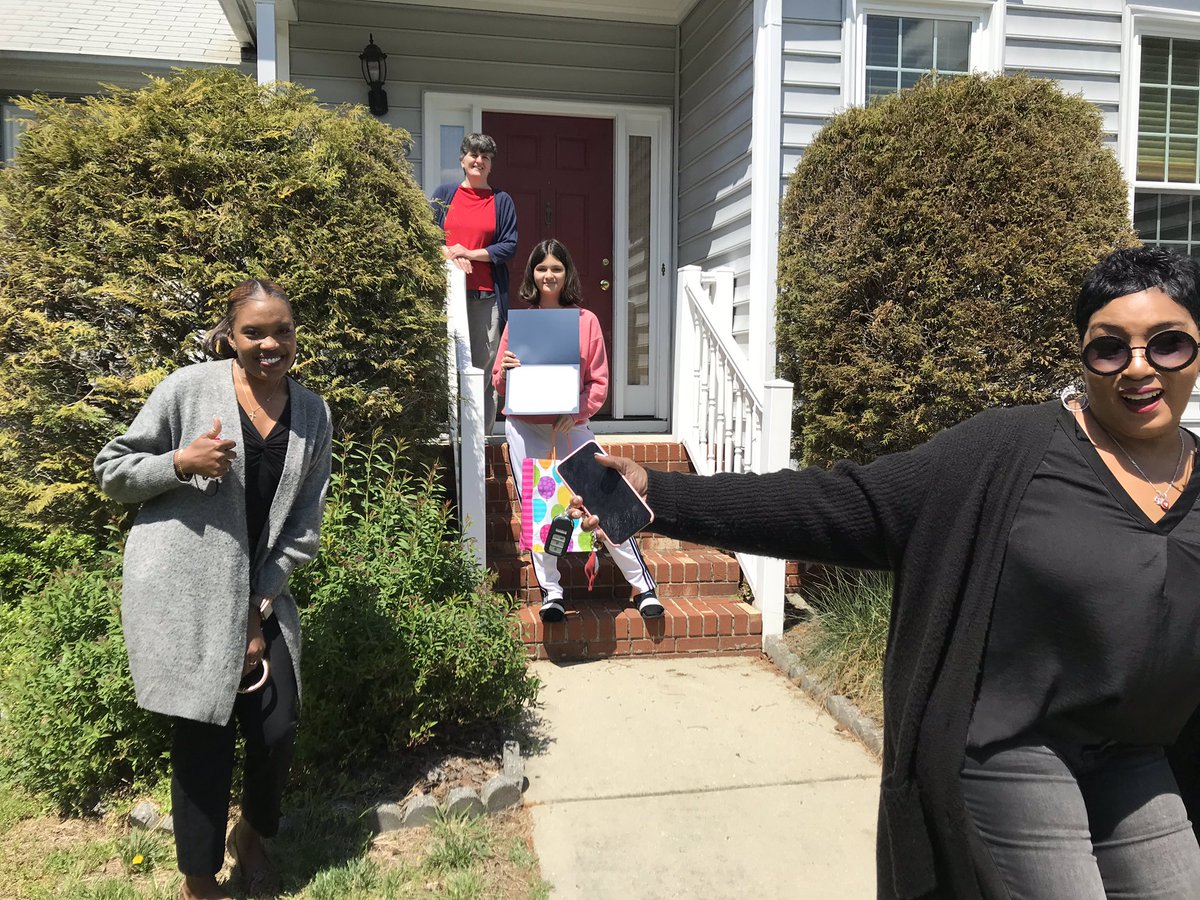 nccharacter's tweet image. #Kindness poster contest winners
Prize delivery @TMSACharter 
Congratulations 🎊🎈🎉 
Goo tigers 🐅 
Today ‘ Visit#2
#SocialDistancing
@CharacterDotOrg 
@TMSAPCS @JustynKnox