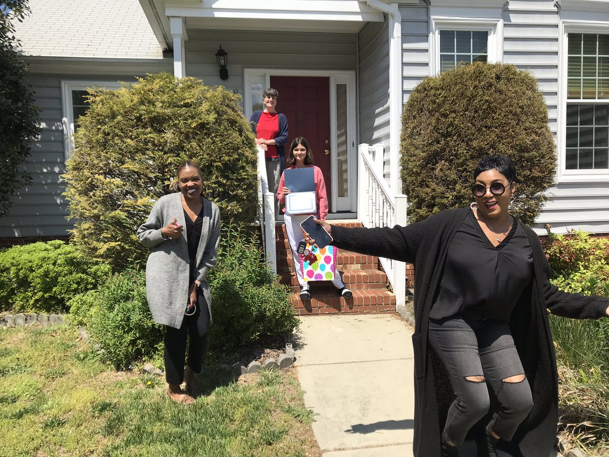 nccharacter's tweet image. #Kindness poster contest winners
Prize delivery @TMSACharter 
Congratulations 🎊🎈🎉 
Goo tigers 🐅 
Today ‘ Visit#2
#SocialDistancing
@CharacterDotOrg 
@TMSAPCS @JustynKnox