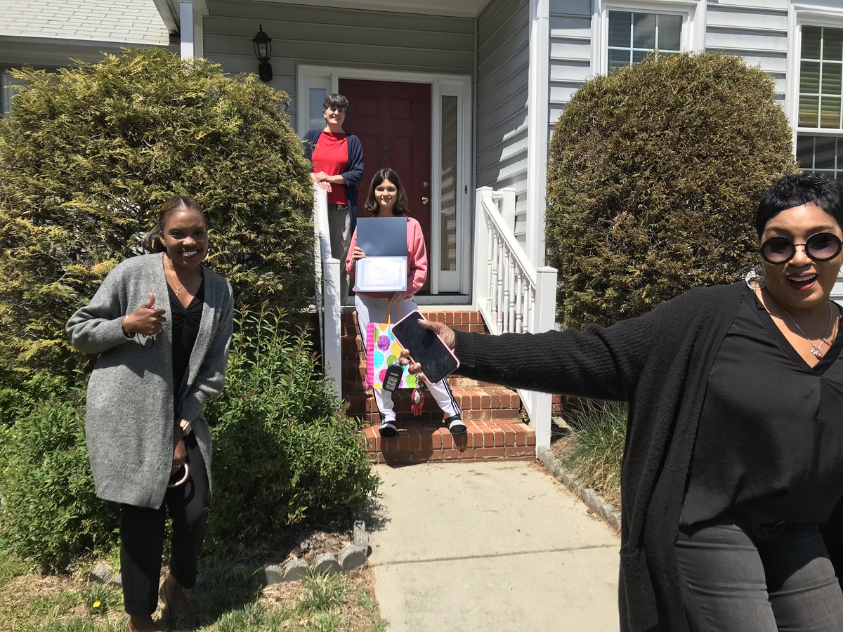 nccharacter's tweet image. #Kindness poster contest winners
Prize delivery @TMSACharter 
Congratulations 🎊🎈🎉 
Goo tigers 🐅 
Today ‘ Visit#2
#SocialDistancing
@CharacterDotOrg 
@TMSAPCS @JustynKnox