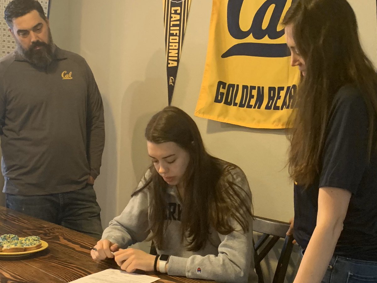 sisselheide's tweet photo. 💛💙SIGNING DAY💛💙
So proud of all your hard work kiddo @selaheide! Congratulations!! Wish we could’ve had all your people in the same space but thanks to technology we made the best of it. GO BEARS!! https://t.co/4bMqAzuqg1