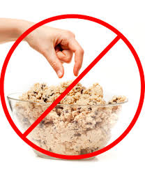 HomeBaking's tweet image. Must read Bakers! Baking at home more? Remember, raw flour, batter, and dough are NOT ready-to-eat. Flour must be thoroughly cooked or baked before eating to prevent foodborne illnesses. go.usa.gov/xpnHU  #IsolationBaking