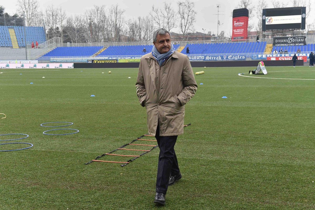 Novara__1908's tweet photo. Il nostro Patron Maurizio #Rullo è tornato a casa, ha vinto la sua battaglia contro il virus ed oggi ha finalmente potuto riabbracciare la sua famiglia.
.
.
#BentornatoMaurizio
#ForzaNovara💙 https://t.co/K5I81mmrWJ