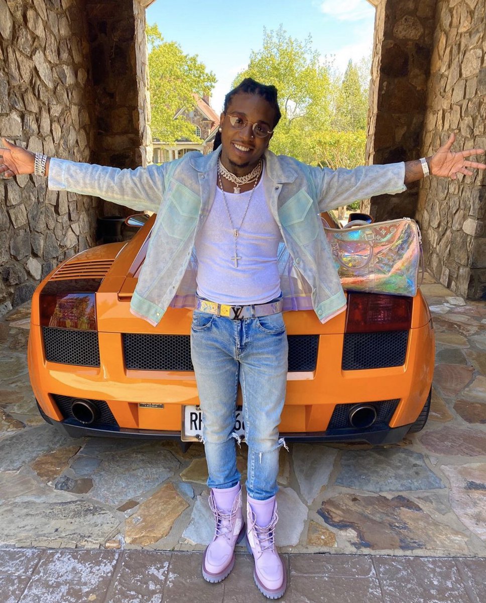Fanaffiliated_'s tweet photo. 26. 🎈 happy birthday queeee😘 https://t.co/XFUFUkejEZ