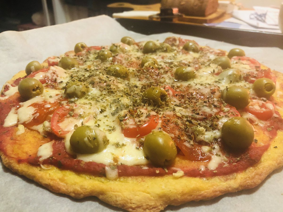 LomoLais's tweet photo. Amigos LowCarb: 
Creo que deberé buscar alguna nueva fuente de dinero por la situación actual
Ya que en Santiago/Providencia debe haber bastante gente que sigue dieta Keto/Grez

Comprarían masitas cetogenicas?
Plis RT 🤗
@ggerena @DiegoNSalman @amchavezh @hermeselsabio 
@tebaroja https://t.co/T8d2m1kDyu