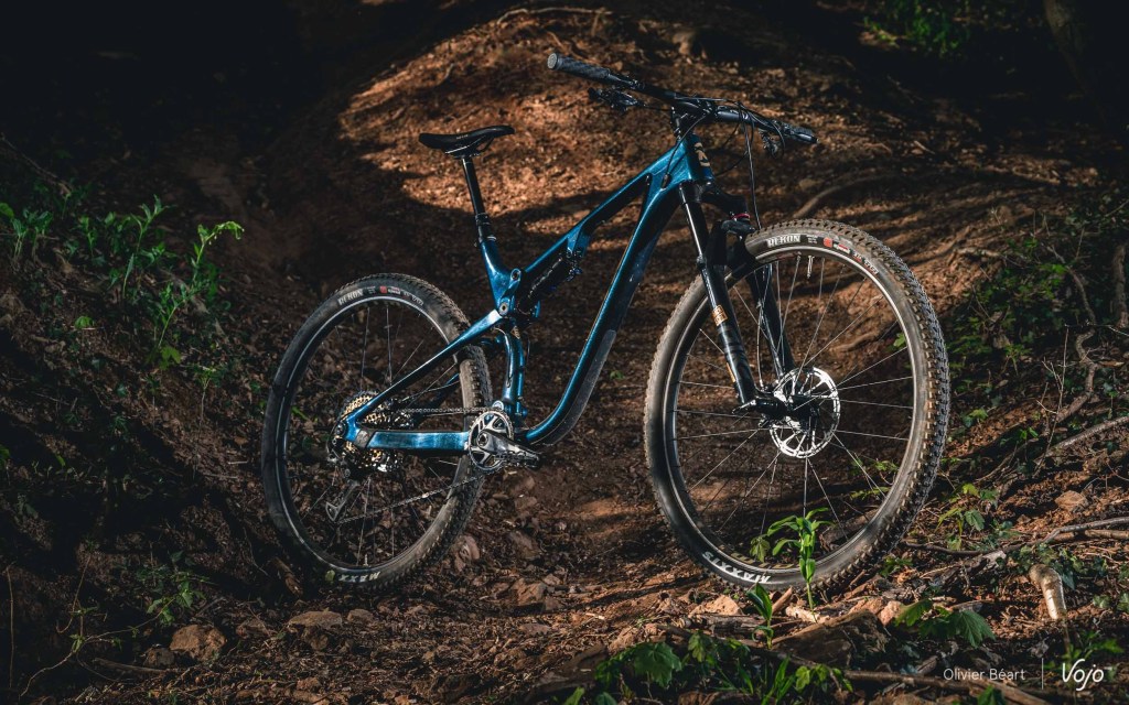 Esprit_Outdoor's tweet photo. Test | Kona Hei Hei CR Deluxe : faux XC, vrai baroudeur hardcore https://t.co/3BWttLBK3Z https://t.co/l9eDknht05