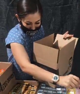 Borderland_Beat's tweet photo. Guzman's announce the distribution of food...boxes bearing the face of #Chapo and 701 logo #Logo701 #GuzmanFamily
https://t.co/SR1RFjSEFH https://t.co/iTalJ3QRMl