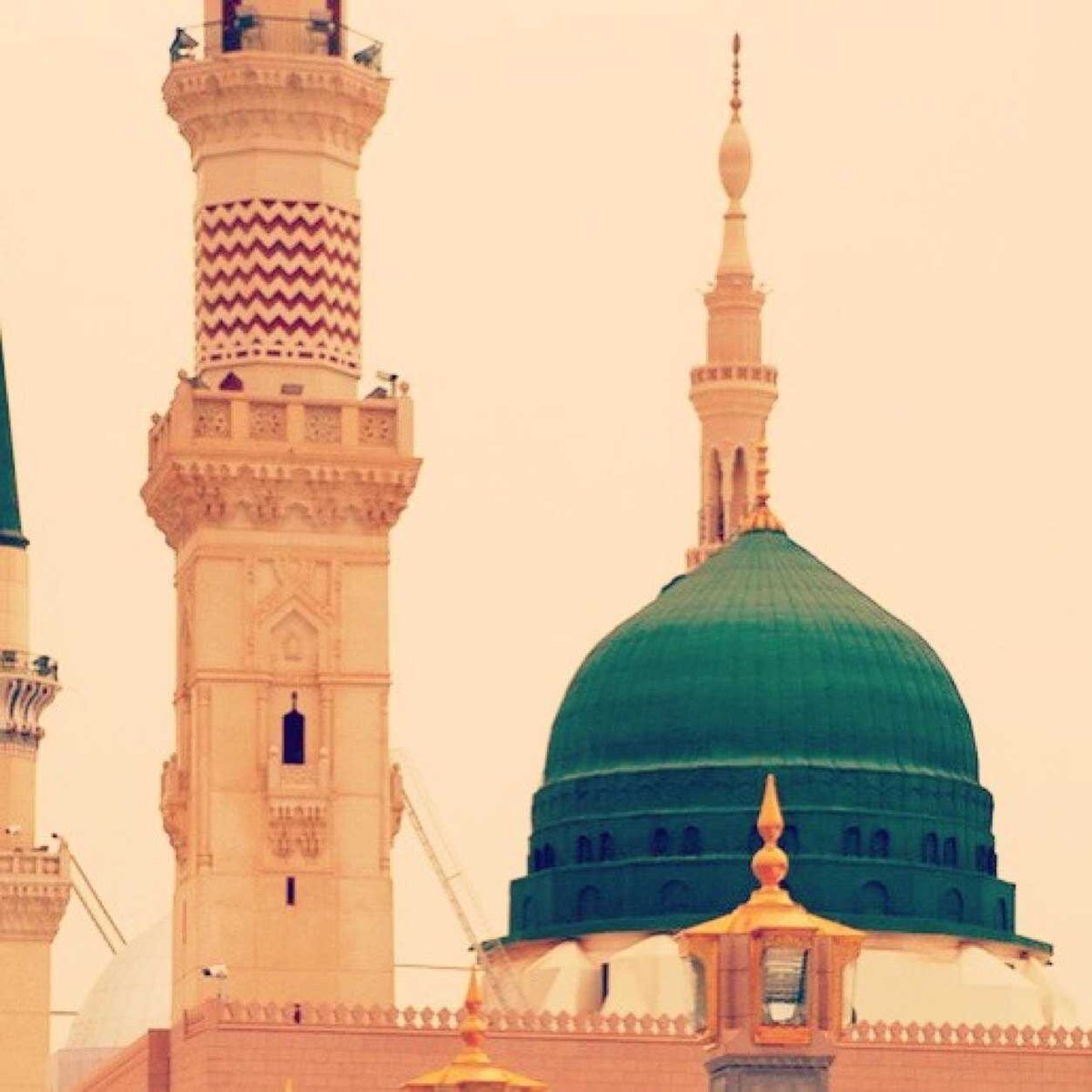 HamdONaat's tweet photo. فقط یہ کہنا کہ سرکارؐ 
آنکھیں ترس گئی ہیں https://t.co/ckOEGltxUJ