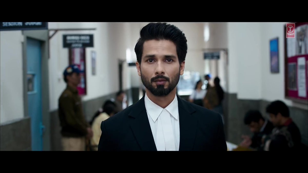  #BattiGulMeterChalu It could've been an incredible movie only if it was treated well. Editor didn't edit the movie the way it should be. Language should've been Hindi. Script was fab just needed better execution. Shahid as lawyer was the handsomest lawyer you'll ever see