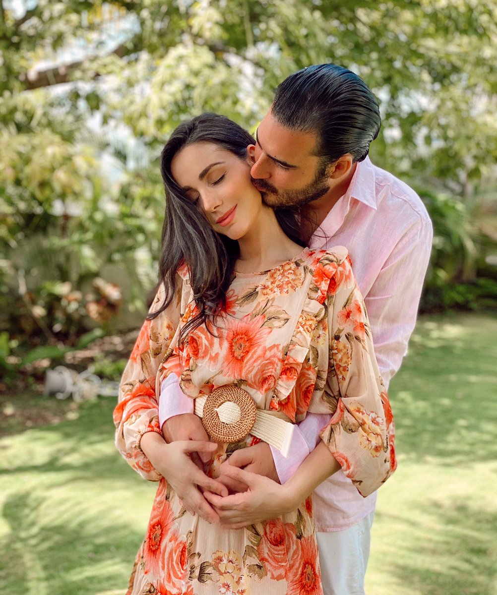 Mi adorado Miguel, al leer tu mensaje, aunque fui el primero en saber, me  emocione mucho. Espero tú y tu hermosa esposa Chantal nos den muchos nietos  a tu mamá y a