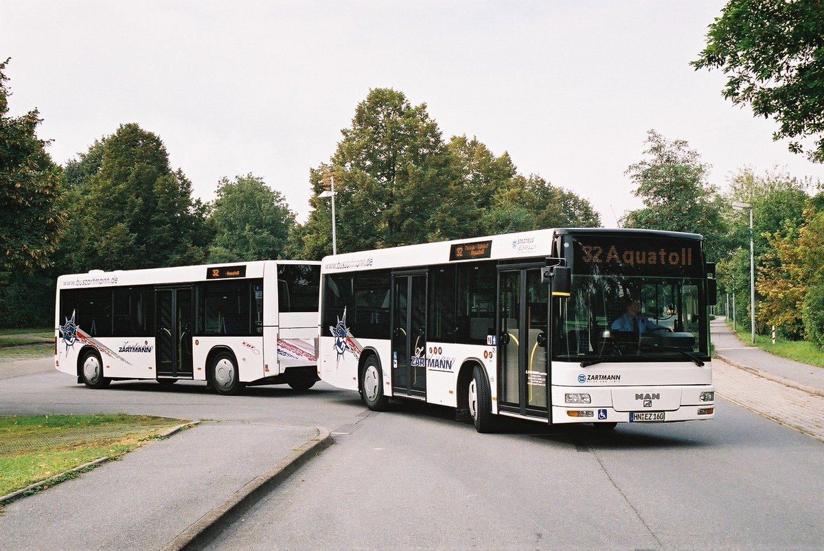Qu'en est-il des bus avec remorques ?En France il n'y en as pas, mais leur longueur maximale autorisé (l'ensemble) est de 18m75 (comme les bus articulés) avec une remorque de longueur maximale de 12m. Göppel et HESS ont fait des bus avec remorque voyageur détachable71à74 : wiki