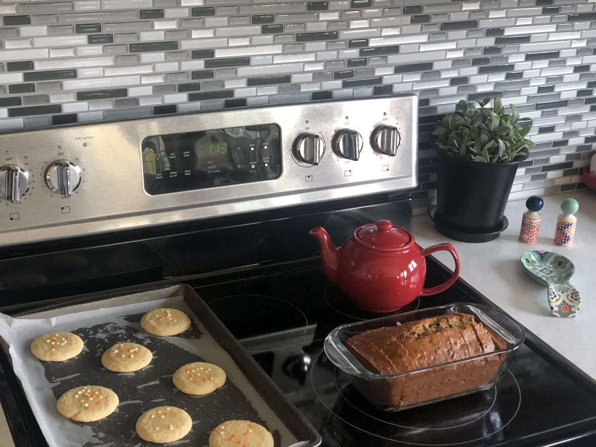 OJsTouch's tweet photo. My girls have been baking all morning. Jenna made my grandma’s banana bread ❤️ and Jocelyn made sugar cookies. Some of the cookies she made using her great great grandma Irene’s cookie cutters. All made with lots of LOVE and ZERO calories 🤪 lol I wish. https://t.co/y43McC1xAA