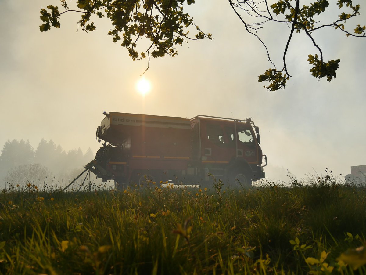 PompiersDuLot's tweet image. Intervention des @PompiersDuLot pour #Feu de végétation le 14-4 à #Bannes. 2 ha parcourus par les flammes. 25 #Pompiers mobilisés. @FeuxdeForet_FR @Prefet46