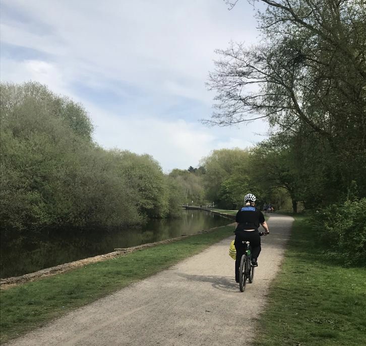 MerPolStHelens's tweet photo. Patrol on the pushbikes in #NewtonleWillows this afternoon good to see the vast majority of people being sensible and sticking to the rules . Just a couple of gatherings reported #Mesnes Park &amp; #Rydal St . 
#StayAtHomeSaveLives https://t.co/z7BzRPQiUN