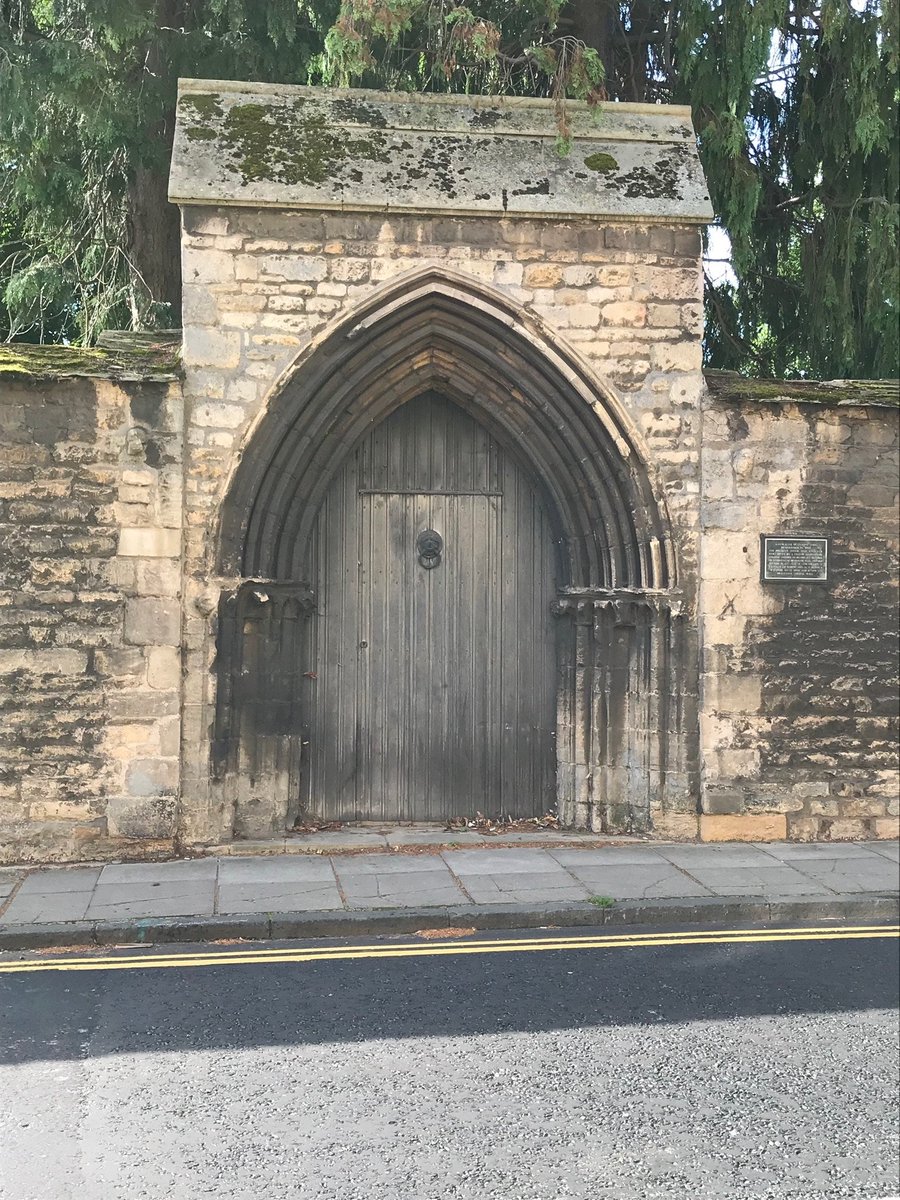StamfordTours's tweet image. The next leg of our #Stamford #virtualtour goes to Brazenose Gate via Whitefriars Gate stamfordsightsandsecretstours.com/virtual-tour. You'll hear about Elizabeth I's visit &amp;amp; why William Cecil met her in #Stamford, not @burghleyhouse &amp;amp; the tale of the Brazenose knocker! @StamfordLiving1 @BBCRadioLincs