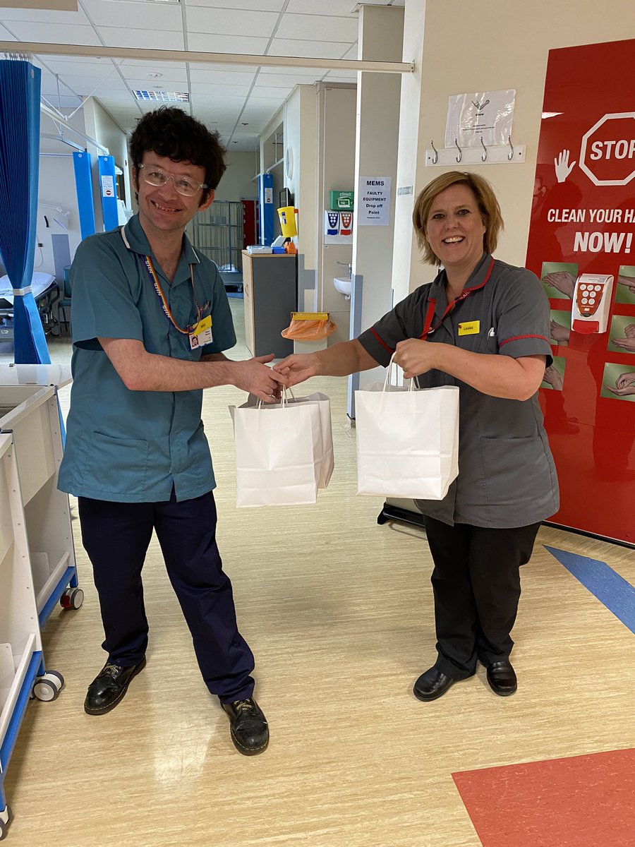 Hand over of goodie bags for patients to take home @SouthendNHS @ctburns 
@SafeAtSouthend provided by @EastEnglandAmb @EDonSea1