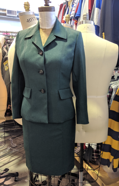 LynPaolo's tweet photo. Seeing green? So did our tailor as she altered an ensemble for an episode of Little Fires Everywhere.
#latergram #notgreenwithenvy #behindtheseams #behindthescenes #costumedesign #Hulu #ABC #Simpsonstreet #HelloSunshine https://t.co/uVLIM2eC3G