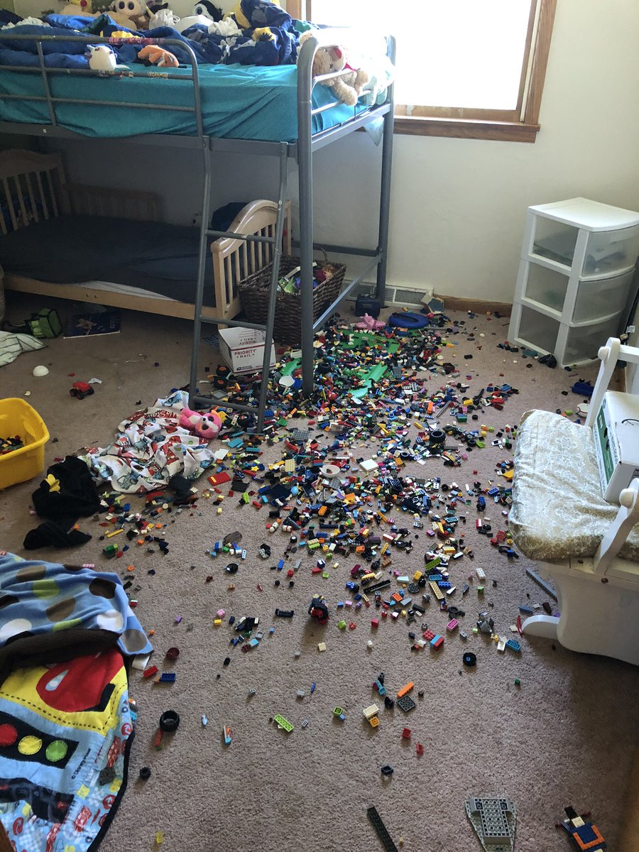deeter_emily's tweet photo. I hope your Wednesday is going a little smoother than mine. #legoproblems #ineedasubstitute https://t.co/QBWWHPOTZ6