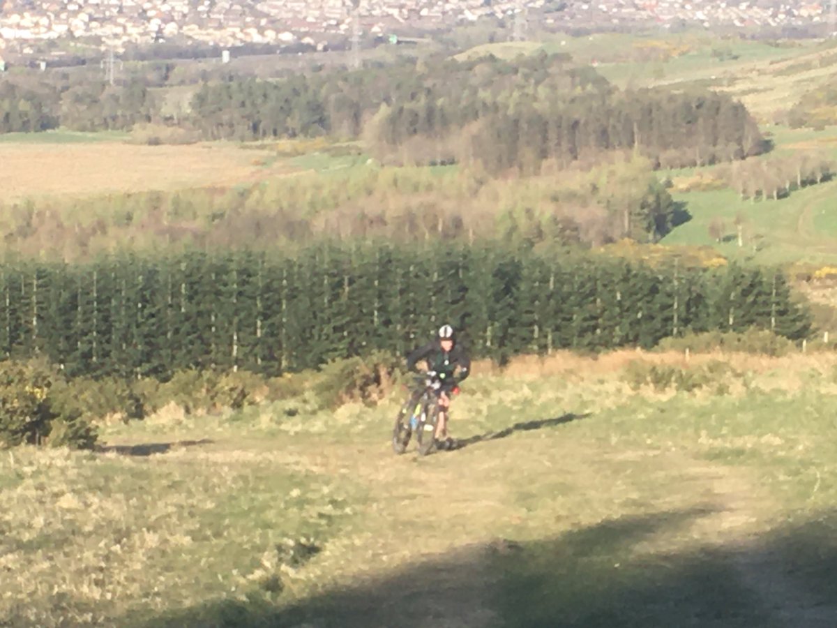 EdLam101's tweet photo. Love living near the hills #todaysexercise https://t.co/duzVRXj5Hu
