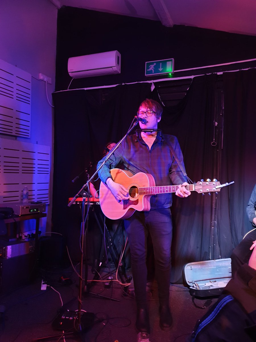 Russbroady's tweet image. Doing a facebook live interview with @RobVincentMusic at 8PM this evening. Please join us on my facebook page facebook.com/russ.broadbent… for some great chat and great live music 🤪🤪