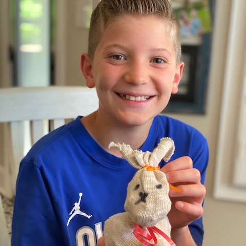 PeeplesFCBOE's tweet photo. Look at these fun pictures of Mrs. Daniel's "Spring Sock Bunnies" art assignment for this week. Aren't these cute? We love that our families have been synergizing and working on these together! #SpringSockBunnies #familyfun #awesomeartassignment
#softsculptures https://t.co/ZXZ9NXcYpj