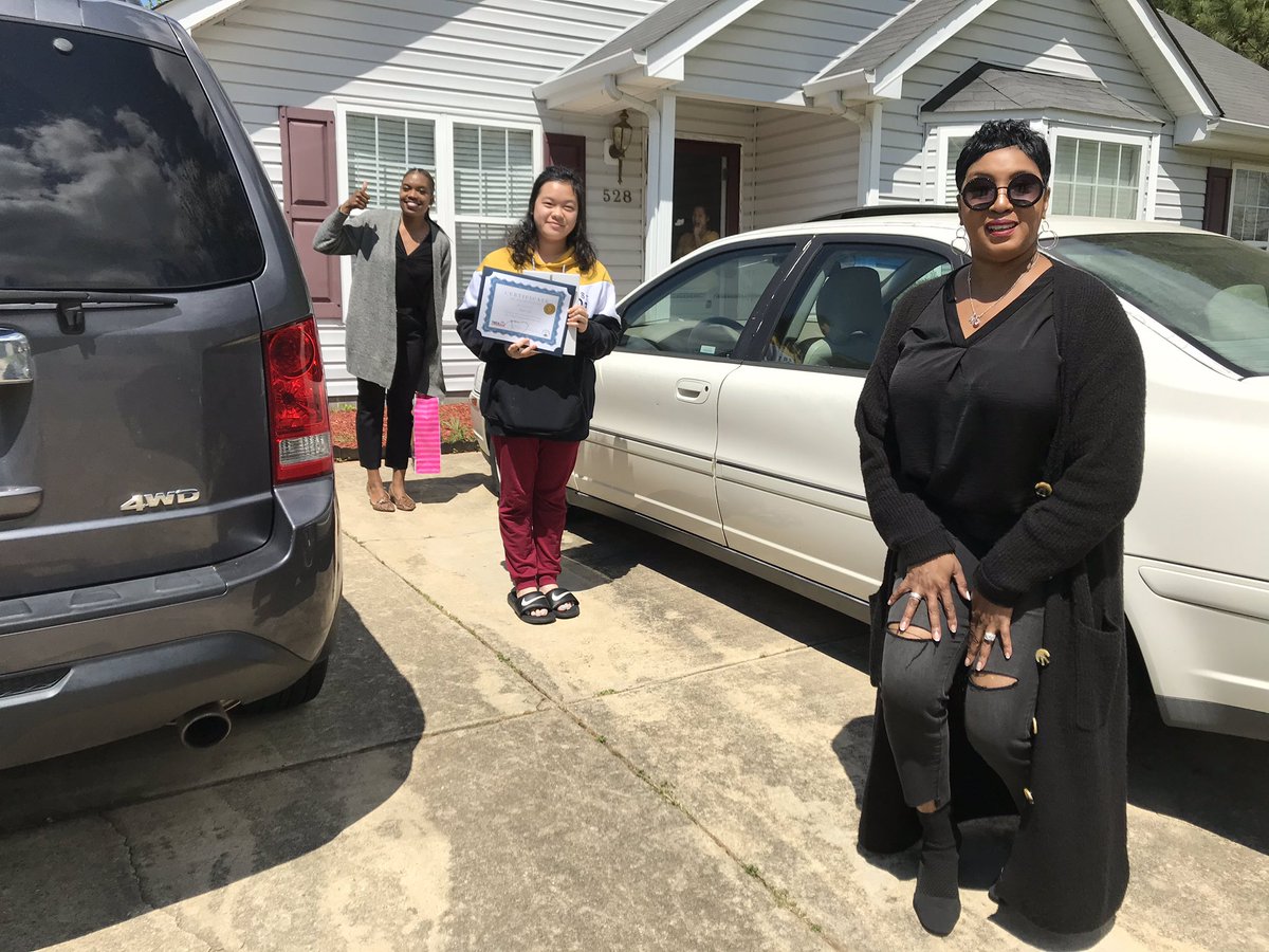 nccharacter's tweet image. #Kindness poster contest winners
Prize delivery 
With Ms Lawrence and Ms Lassiter
Congratulations 🎊🎈🎉 
Goo tigers 🐅
Today ‘ Visit 5
#SocialDistancing
@StressFreeKids @JustynKnox @TMSACharter