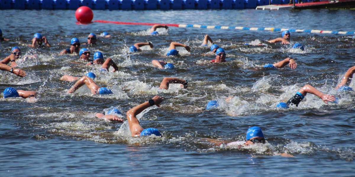 TriathlonHberg's tweet photo. 💪🏼 𝗛𝗢𝗘 𝗕𝗟𝗜𝗝𝗙 𝗝𝗜𝗝 𝗙𝗜𝗧?
Het is belangrijk om in beweging te blijven en jezelf fit te houden! 💪🏼 Hoe blijf jij fit? Laat het ons hieronder weten ⬇️ 

#blijffit #beweging #hopendathetdoorgaat #DTH #4juli https://t.co/lZMWMlYjb9
