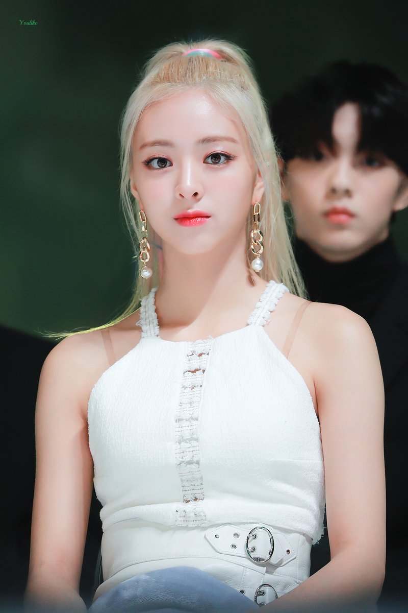 youlike1209's tweet photo. HQ 191130 

MMA 슈신,👱‍♀️ 얼굴 국보1호. 

#ITZY #있지 #유나 #YUNA https://t.co/lJCjdHmq1W