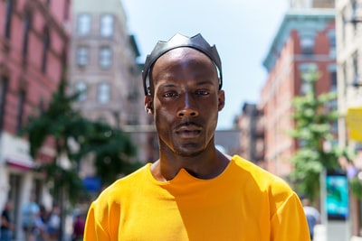 как выглядит желтый человек