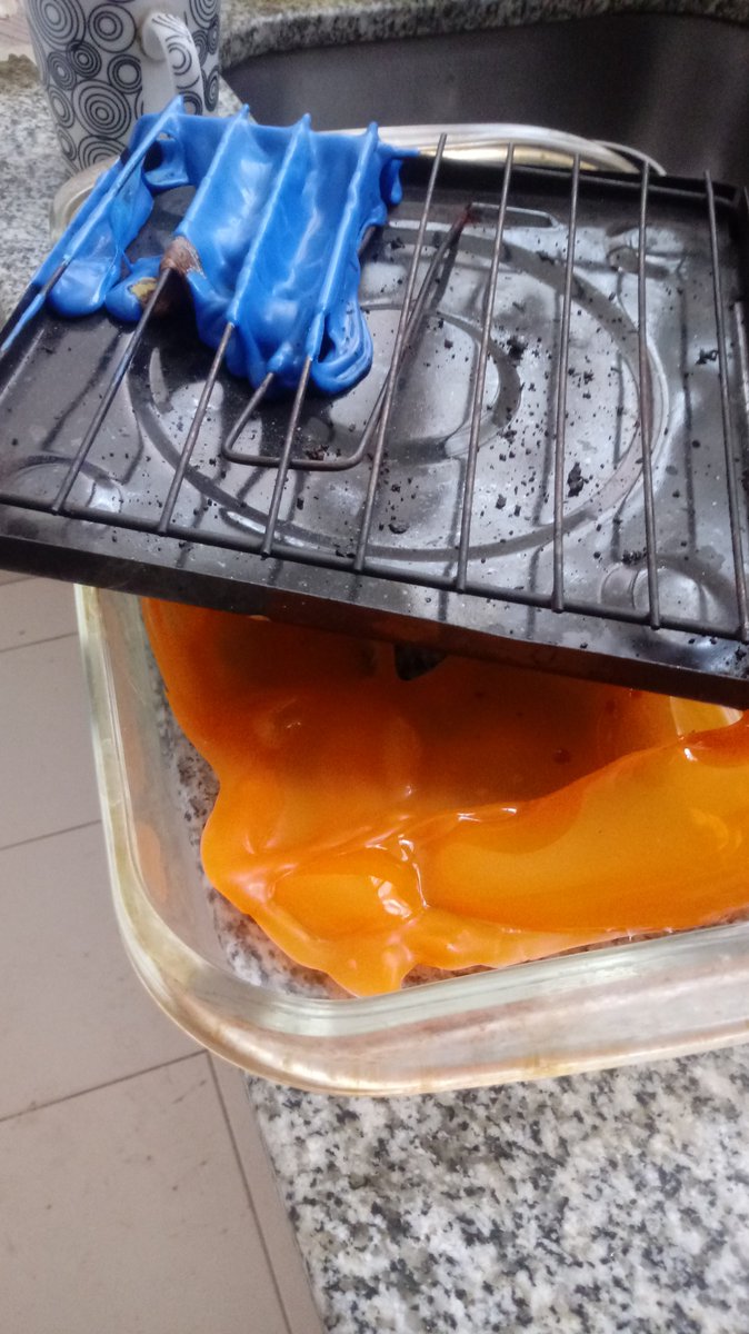NatyAMorales's tweet photo. Te mandan a cocinar y vos tipo...

(Por favor cocina, seamos amigas 🙏. En lo que va de la cuarentena rompí 2 vasos, un plato, dos bols...)
#LacocinaNoEsLoMio #Cuarentena #ceroTalento #cocina https://t.co/723Bz0FzLB
