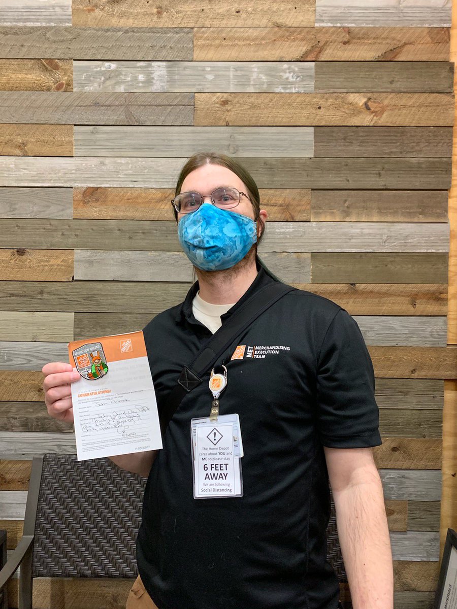 MET Sup John from 2817 Duluth MN showing off his much deserved recognition from RDME Michele. John made everyone on his team face masks to keep them safe and healthy. Thank you, John, for living our values and Taking Care of Our Associates! <a href="/mlp814/">Michele</a> <a href="/PatrickMoran55/">Patrick Moran</a>