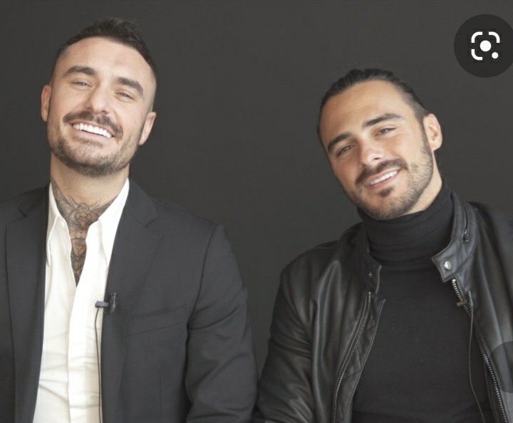 Comparaisons2's tweet image. #LMAC
On va mettre fin au débat 

Nicolas et benji aime 

Paga et greg rt