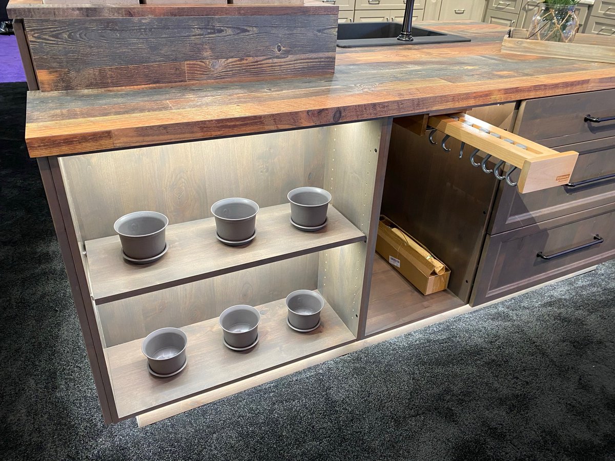 REVASHELF's tweet image. A5. Our new Garden Island display debuted at #KBIS2020 Is full of them! A tip-out tray for the sink, recycling center, trash center, new pullout cutting board, Glideware pullout and various utensil/tool pullouts. #KBtribechat