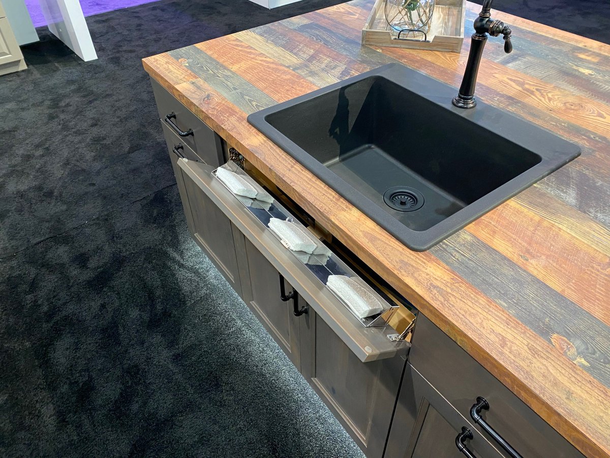 REVASHELF's tweet image. A5. Our new Garden Island display debuted at #KBIS2020 Is full of them! A tip-out tray for the sink, recycling center, trash center, new pullout cutting board, Glideware pullout and various utensil/tool pullouts. #KBtribechat