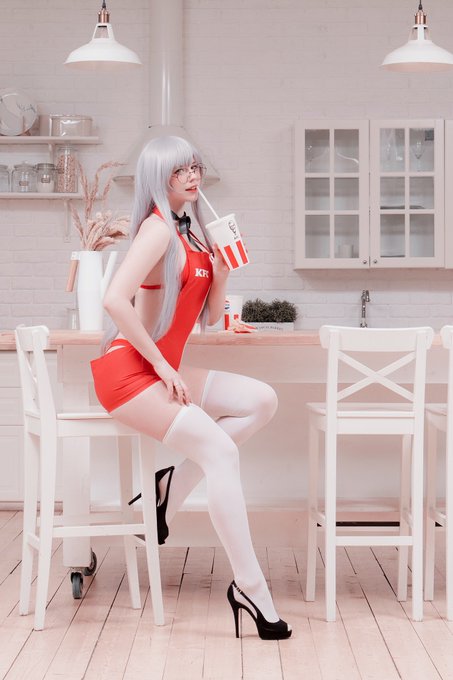 &hearts;️Caution! &hearts;️ Today I and this chicken are the hottest in your tape! 🍗😏   Stay home with @voezacos  #cosplay<a href="/tag/photoshoot"class="tags"><span>#photoshoot</span></a><a href="/tag/photography"class="tags"><span>#photography</span></a><a href="/tag/sexy"class="tags"><span>#sexy</span></a><a href="/tag/geek"class="tags"><span>#geek</span></a><a href="/tag/cosplay"class="tags"><span>#cosplay</span></a>