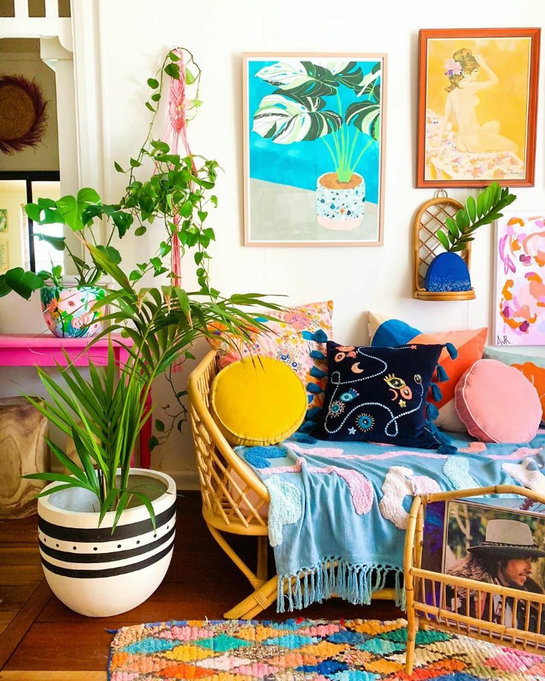 83oranges's tweet photo. The beautiful living room of @theflamingoandthefox featuring my 'Variegated Monstera' painting 😊❤🌈⭐
.
#crashbangcolour #jungalowstyle #popsugarhome #givemeallthecolor #modernbohemian #bohohomedecor #adoremyabode #interiorstyling #myhousebeautiful #bohohomestyle #83oranges https://t.co/7QUT7AZoiC