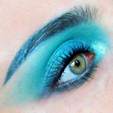 Pop_Beauty's tweet photo. Don't forget to sweep your shadow through your brows too, #POPette! 😉 The sparkling teal shade from our Lightshow Palette makes for a perfect lid colour AND brow accent. 💜 #POPBeauty #MakeItPOP #MakeupArt https://t.co/ROdXt0pyX8