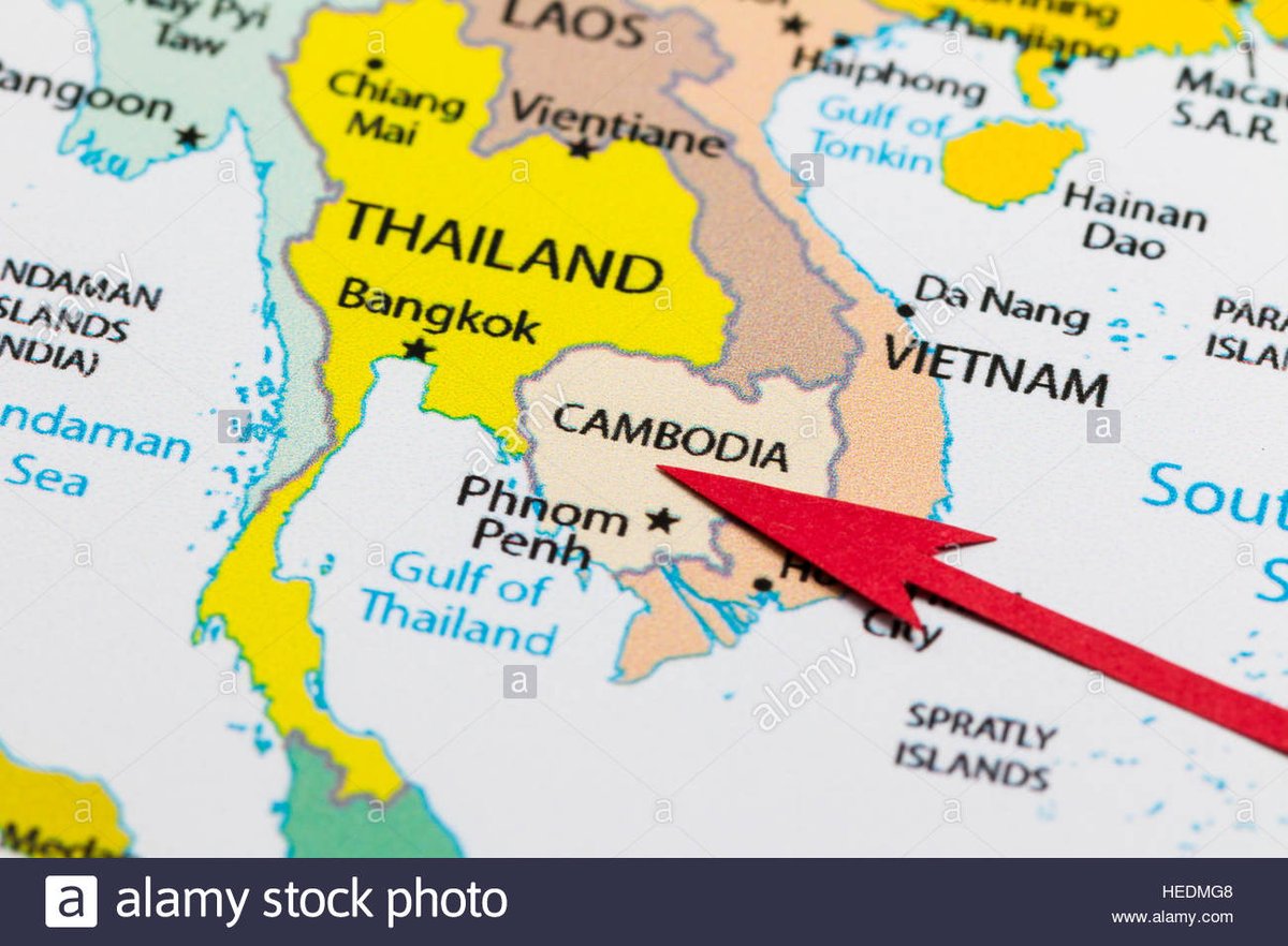 Le Cambodge est un petit pays d'Asie du Sud-Est, coincée entre la Thaïlande et le Vietnam et une frontière avec le Laos. Sa capitale est Phnom Penh (se prononce : "pnome peine")Pour les nuls en Géographie : en bas de la Chine et au-dessus de l'Océanie/Australie