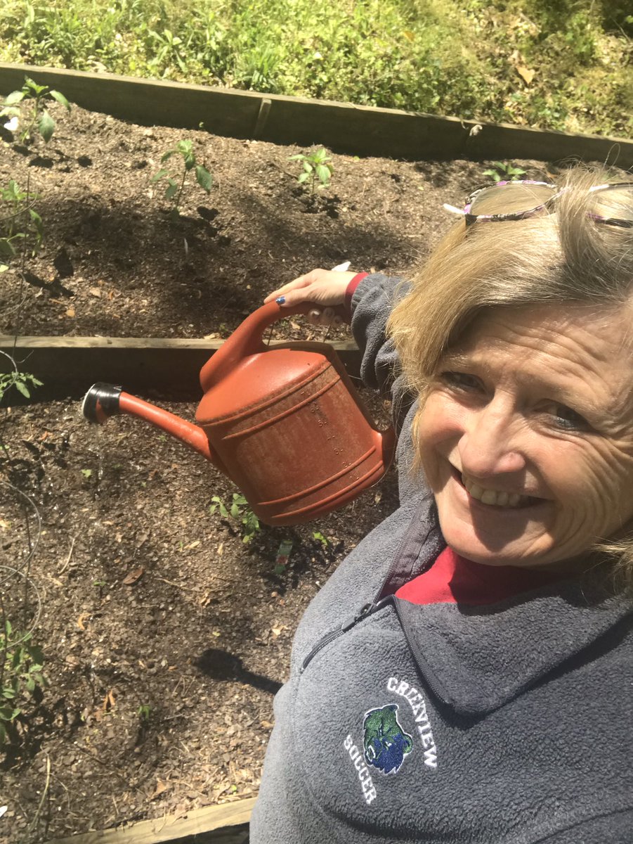 kschmitt1's tweet photo. Some outdoor and indoor help around the house! #6ftselfie #humpdayhelper @CVHSGrizzlies https://t.co/tp2Spfniq9