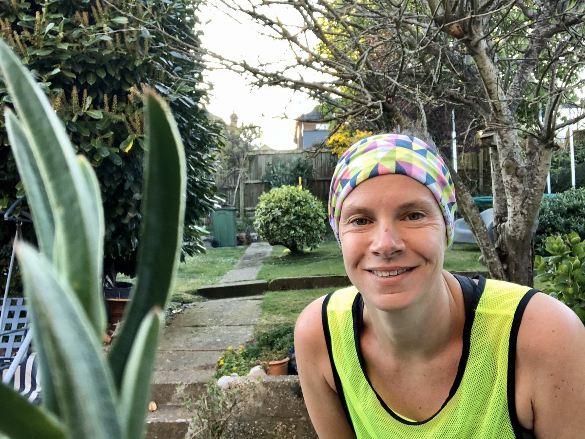 missymouthIW's tweet photo. #rainbowrunning in yellow tonight 🌈💛and a 1 mile blast challenge... with the help of a steady incline I ran a mile in 7:33 💥🤢#fastmile #blastmile #runningsolo @rydeharrier https://t.co/hjkGI4R7GH