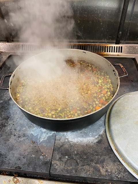 550 meals delivered yesterday across <a href="/NorthwellHealth/">Northwell Health</a> Forest Hills, <a href="/JamaicaHospital/">Jamaica Hospital</a>, <a href="/FHMC_NYC/">FlushingHospital</a> and Jamaica + Springfield Gardens EMS stations thanks to <a href="/KorillaBBQ/">Korilla BBQ</a>, @eatnomsquared, Caribbean Street Eats, Treat Yourself Jerk Chicken + <a href="/QnsNightMarket/">Queens Night Market</a> on #FuelTheFrontlines Day 13.